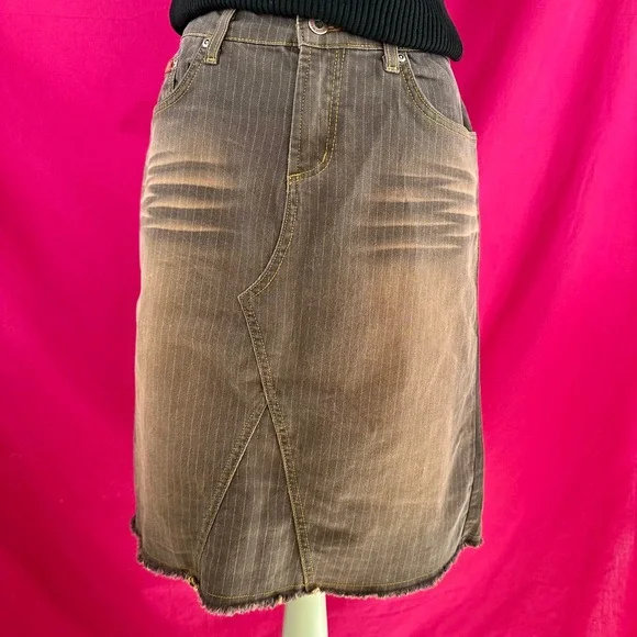 Y2K Vintage Hot Kiss Brown Pinstripe Denim Skirt Size 5 27 USA Mid Rise Raw Hem‎ - Picture 10 of 17